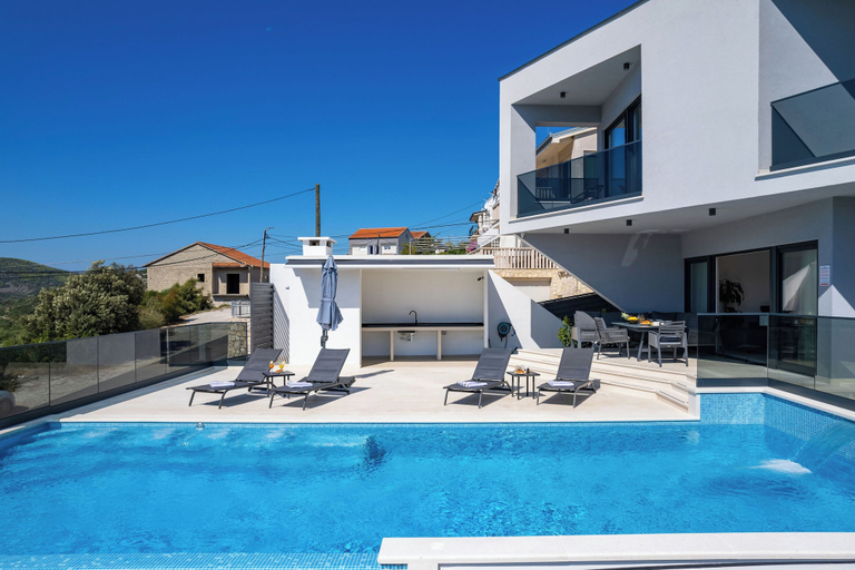Outdoor dining 5, Villa Summer Side, Marina