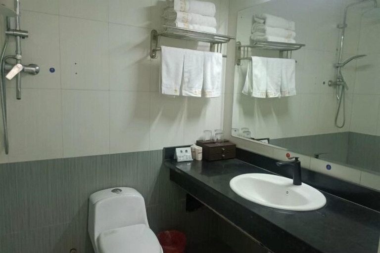 Bathroom 3, Gongliu Yongshun Hotel, Ili Kazakh