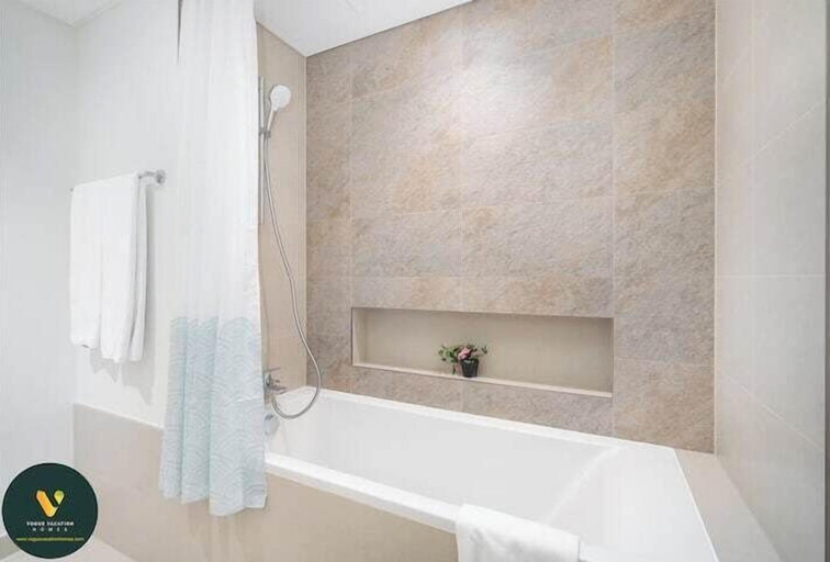 Bathroom 4, Vogue | Downtown with Direct Access to Dubai Mall, Dubai
