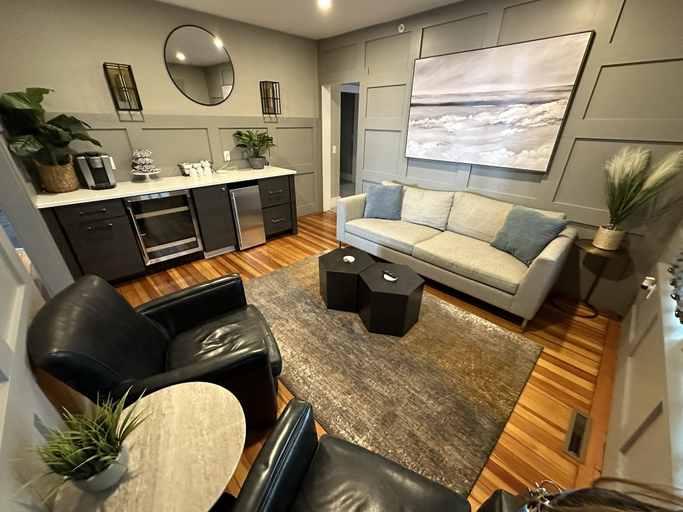 Living area 2, Modern 1 Bed/1 Bath/ Downtown Pelham St 1 Bedroom Home, Newport