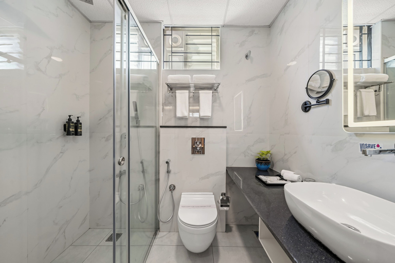 Bathroom 4, Yolotel, Bangalore