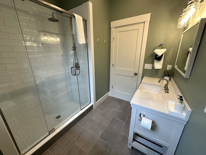Bathroom 5, Brand New Construction! 2bed/1bath W/private Deck - Unit 2 2 Bedroom Apts, Newport