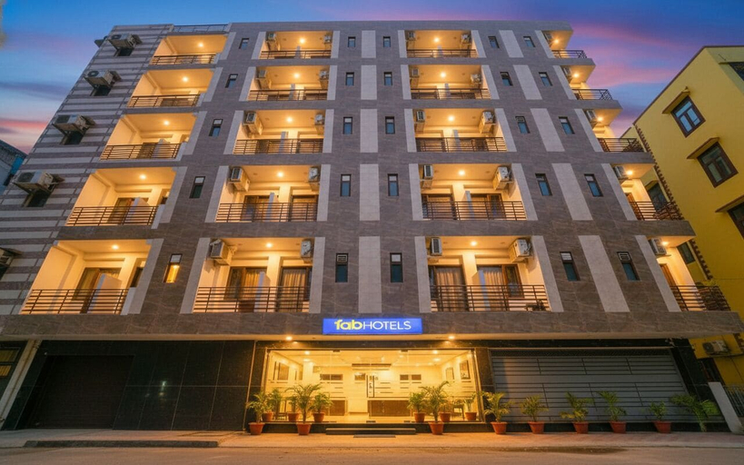 Exterior & Views 1, FabHotel New Silver Crown, Delhi