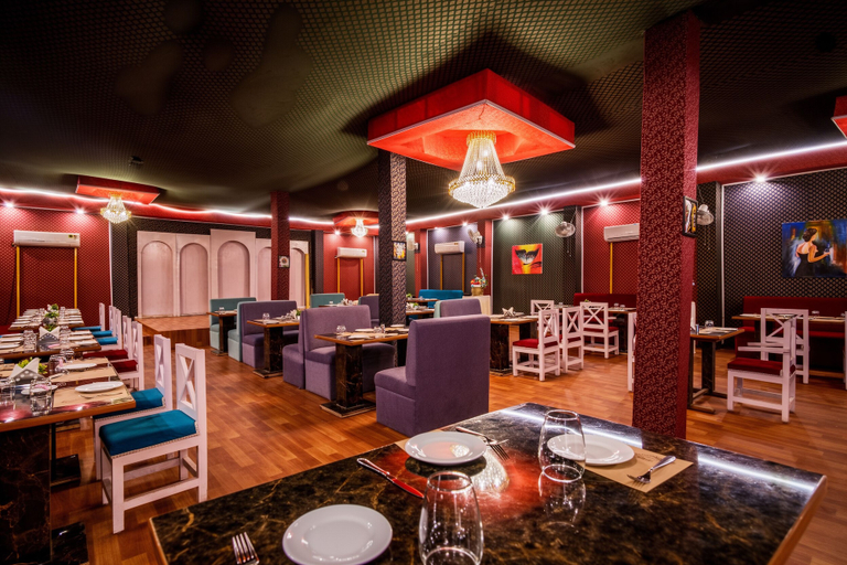 Food & Drinks 5, Hotel Chotiwala – 10 Mins from Kashi Vishwanath Temple, Varanasi