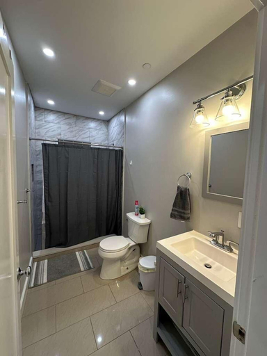 Bathroom 5, Homestay In Boston -, Boston