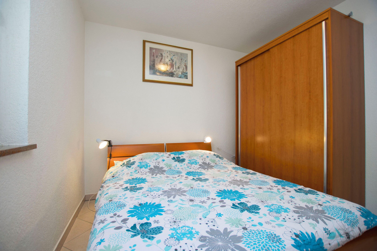 Room 5, Apartments Sanja, Karlobag
