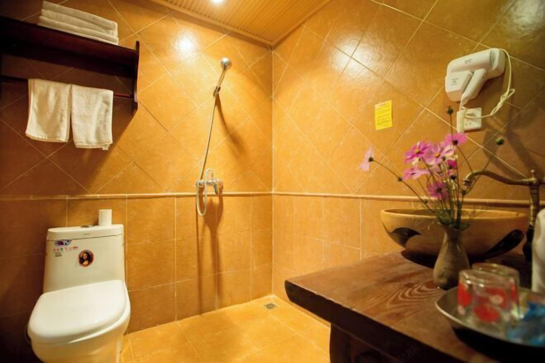 Bathroom 3, Theme Lovertree Holiday House, Lijiang