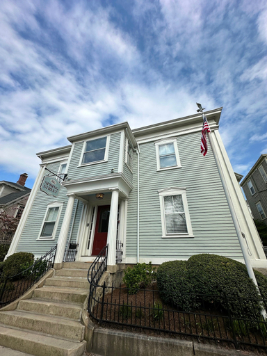 Exterior 5, Exposed Brick Suite 1 Bed/ 1 Bath/ Pullout Sofa 1 Bedroom Apts, Newport