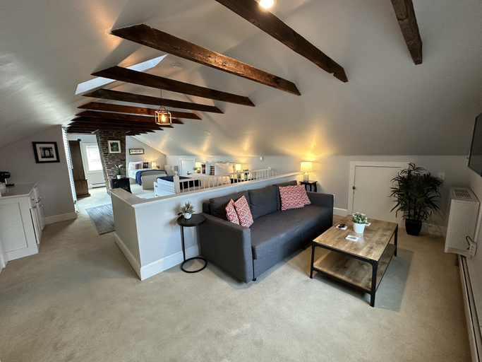 Living area 3, Unique Loft With Rooftop Deck In Downtown Newport - Unit 3 Home, Newport
