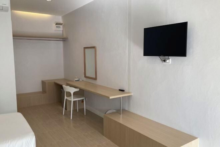 Bedroom 4, Thong Prachok Hotel, Muang Sakon Nakhon
