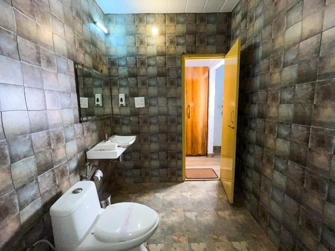 Bathroom 5, Wild Vista Marchula Resort, Almora