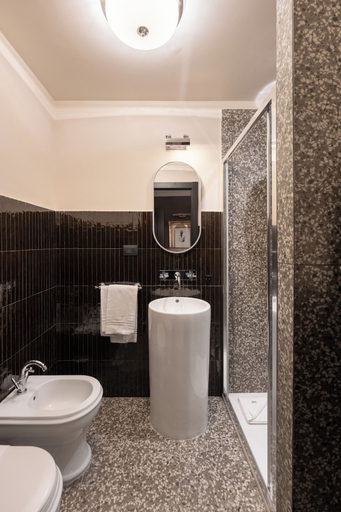 Bathroom 4, The Couper Bocca di Leone, Rome