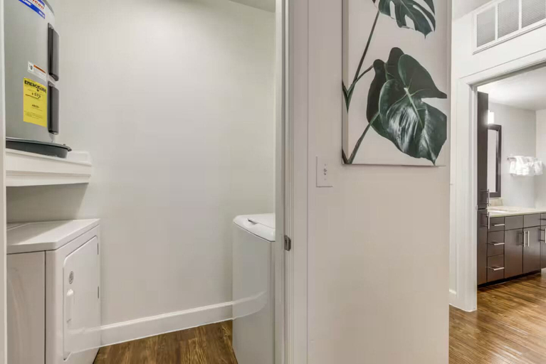 Interior 4, Luxury 1B w Pool near Legacy West, Collin