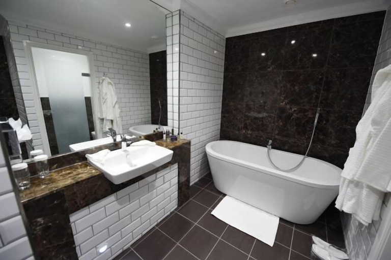 Bathroom 3, Cbh Ramside Hotel Golf Spa Durham, Durham