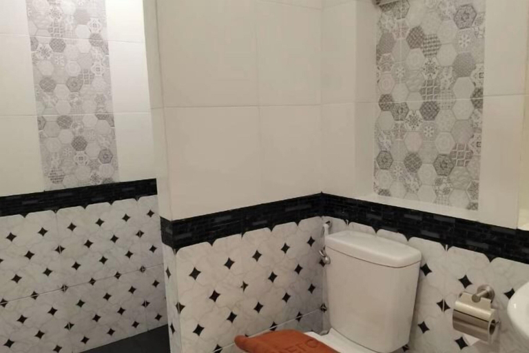 Bathroom 5, Thong Prachok Hotel, Muang Sakon Nakhon
