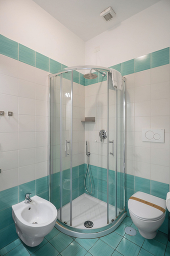 Bathroom 4, The Reef Sorrento, Napoli