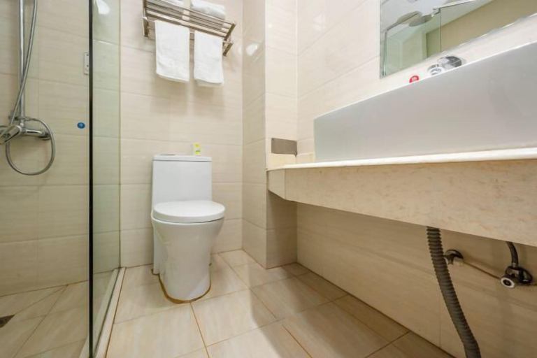 Bathroom 5, Yi Feng Bussiness Hotel, Kunming