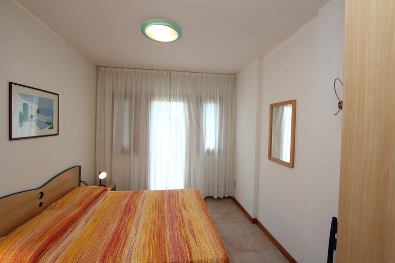 Bedroom 4, Modern seafront apartment with shared pool, Venezia