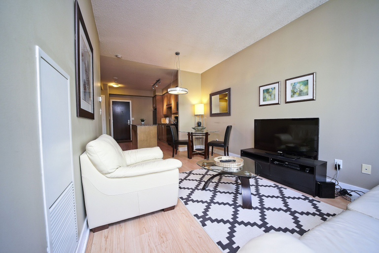 Living area 2, The Urban Escape - Toronto, Toronto