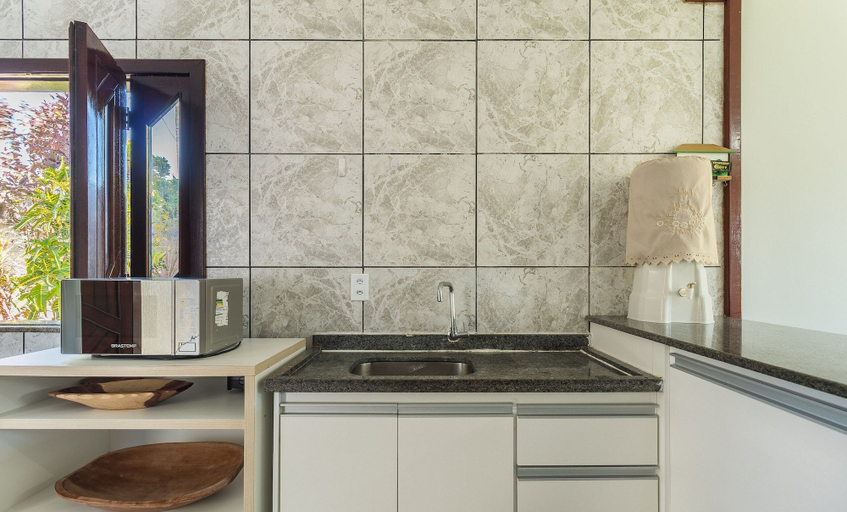 Private kitchen 4, Apt w/ Balcony 600m From the Beach Qda0001, Santa Cruz Cabrália