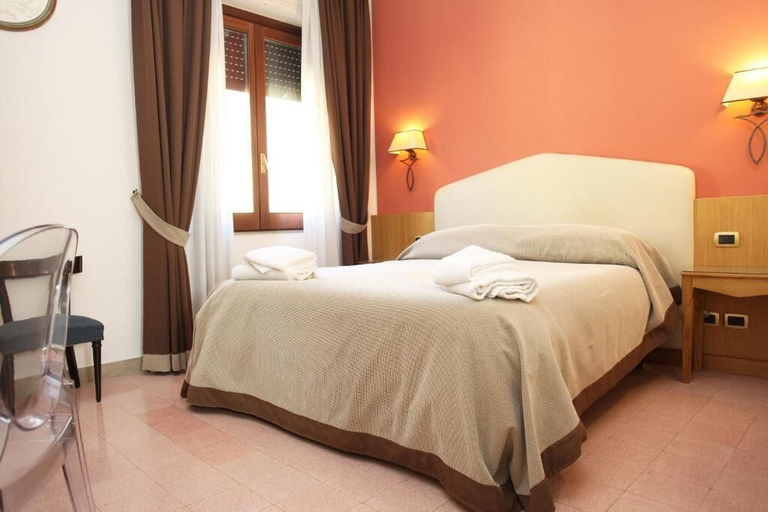 Room 3, Albergo Russo, Trapani