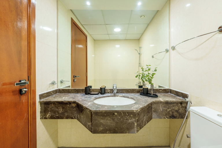 Bathroom 2, Coastal Elegance with PlayRoom PS5, Dubai