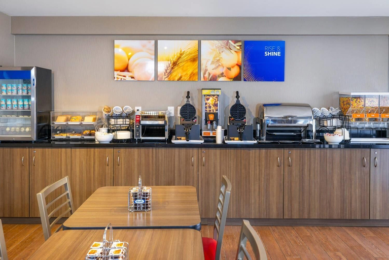 Food & Drinks 5, Comfort Inn Belleville, Hastings
