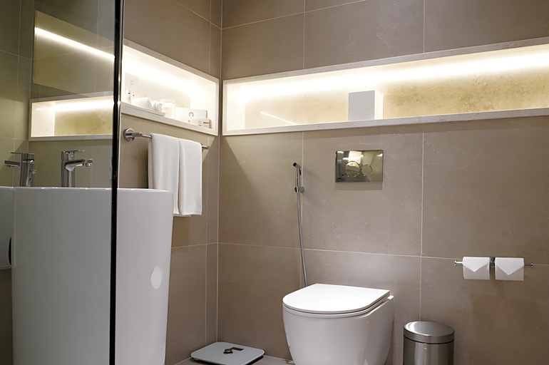 Bathroom 5, Andalus Al Seef Resort & Spa, Abu Dhabi City
