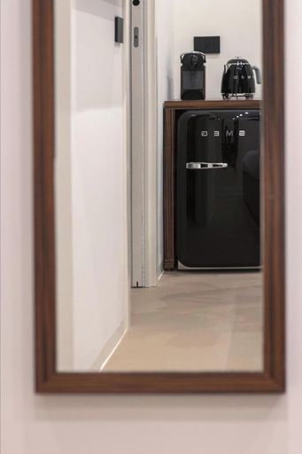 Room 5, The Place, Milano