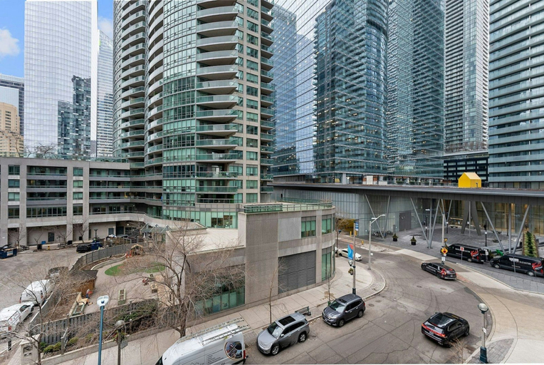 Exterior 2, The Ellington Central, Toronto