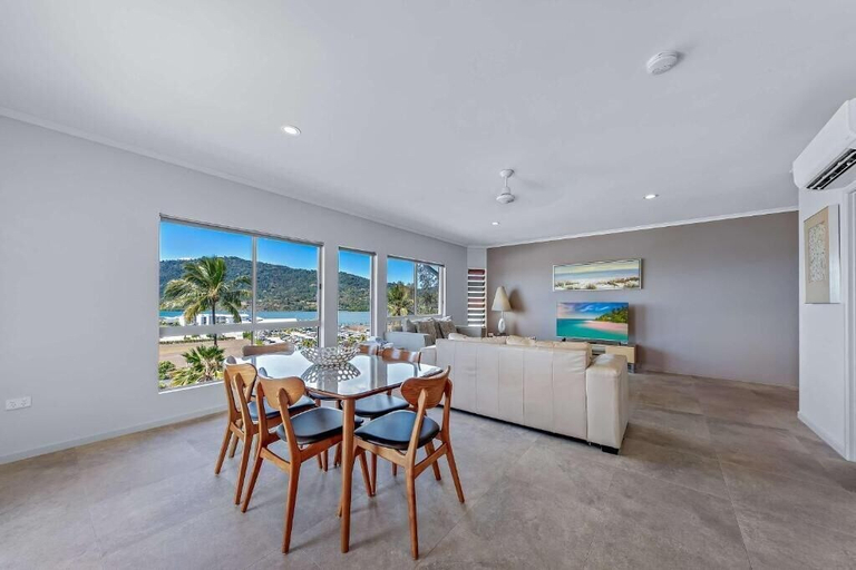 Living area 4, Spa Haven 18A Top Floor Private Spa, Whitsunday