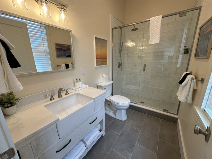 Bathroom 5, Brand New Construction! 1 Bed/1 Bath/private Deck - Unit 3 1 Bedroom Apts, Newport