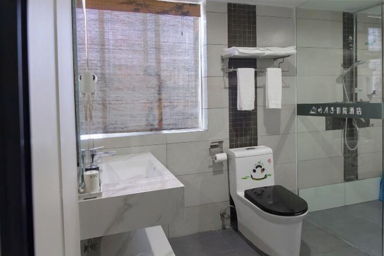 Bathroom 3, Zhufangzi Cinema Hotel (Anyue Beimenkou), Ziyang