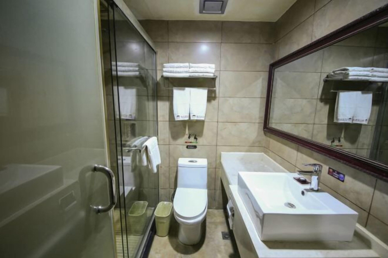 Bathroom 3, Jingyuan Pengwan Business Hotel, Baiyin