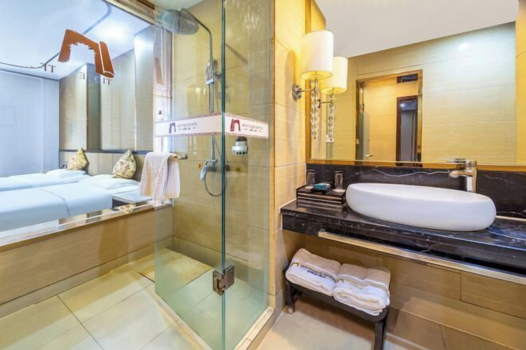 Bathroom 4, Jinhuafu Hotel, Neijiang]]