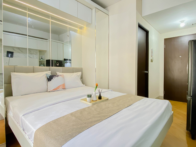 Bedroom 2, Minimalist Studio Space at Transpark Cibubur Apartment By Travelio, Depok