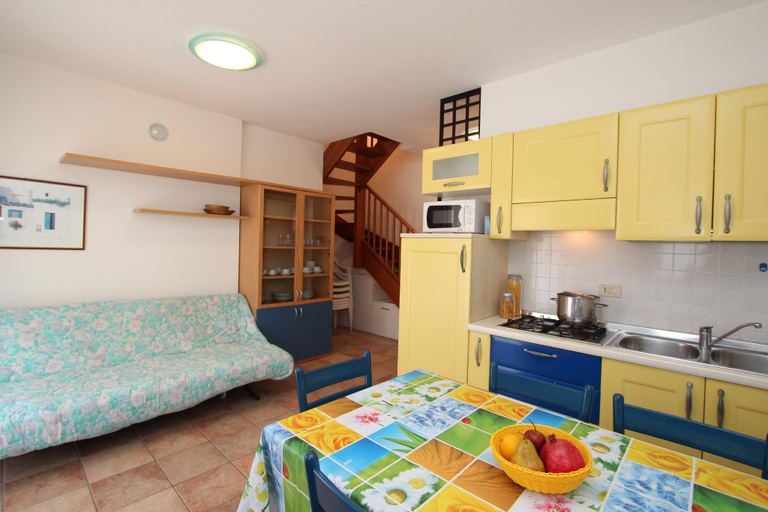 Kitchen 3, Seaside apartment with shared pool, Venezia