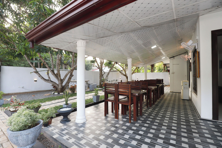 Outdoor dining 4, Yala Elegant Hotel, Thissamaharama