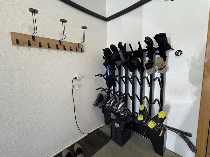 Interior 2, Pedal And Peak 113a 3 Bedroom Townhouse, Summit
