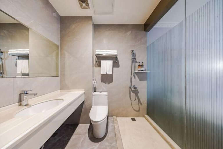 Bathroom 3, New Traders Hotel, Shenzhen