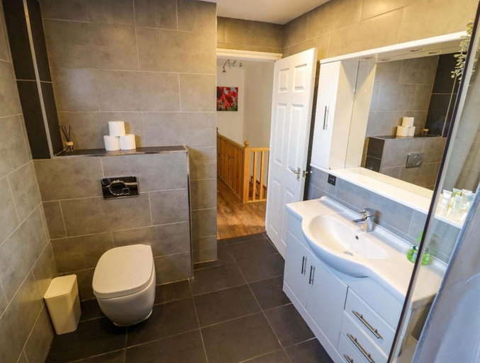 Bathroom 5, Luxe Leamington Spa Retreat, Warwickshire