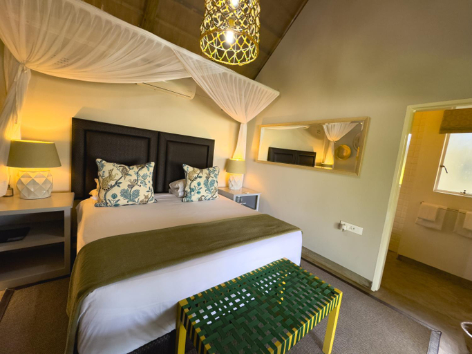 Bedroom 3, Shearwater's Explorers Village, Hwange