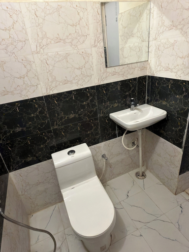 Bathroom 3, Gulmohar Stays, Varanasi