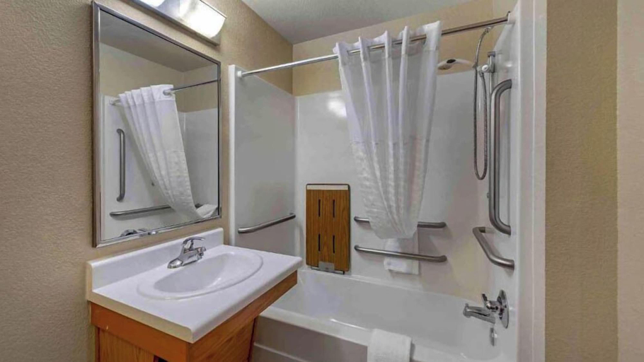 Bathroom 4, Studio 6 Extended Stay Bossier City, LA - Shreveport, Bossier