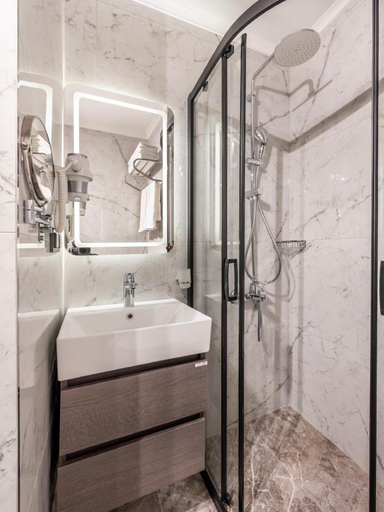 Bathroom 5, The Parma Hotel Taksim, Beyoğlu