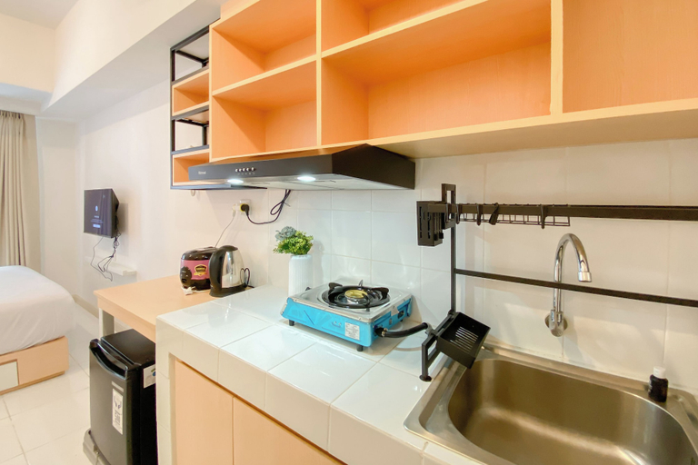 Private kitchen 3, Restful Living Studio At Apartment Tokyo Riverside Pik 2, Tangerang