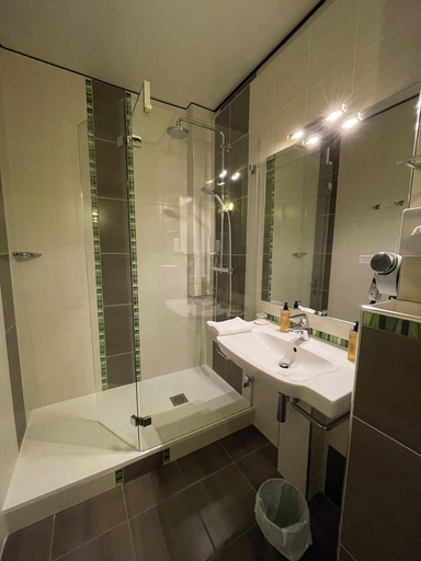 Bathroom 3, Le Pavillon d'Enghien - Vichy, Allier