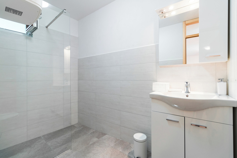 Bathroom 3, Apartments Amavi, Izola