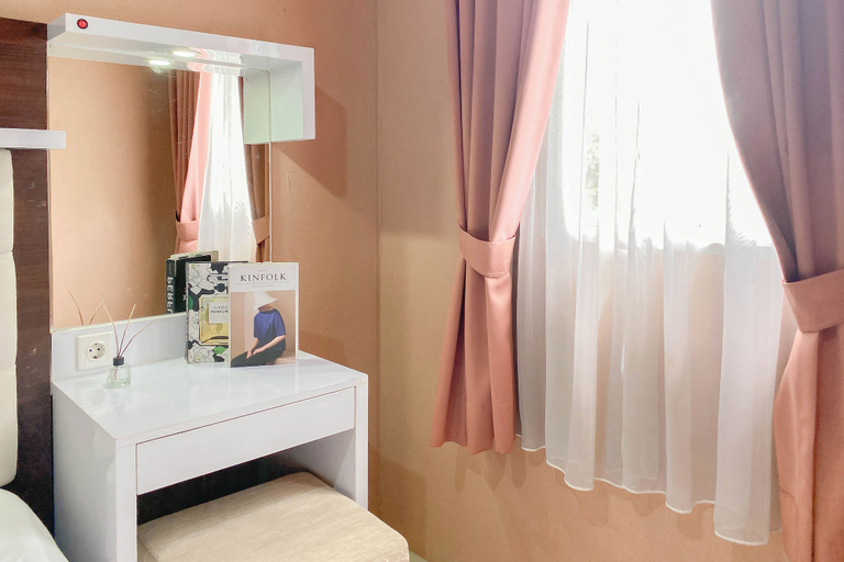 Interior 4, Lovely And Cozy Studio Room At Apartment Signature Park Grande, Jakarta Timur