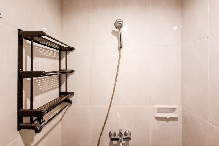 Bathroom 5, Compact Studio With City View At Serpong Garden Apartment, Tangerang